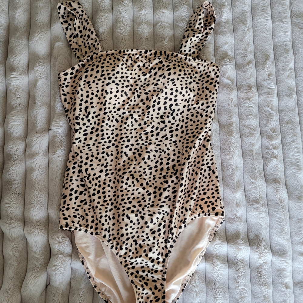 Chic Spotted One Piece Swimsuit